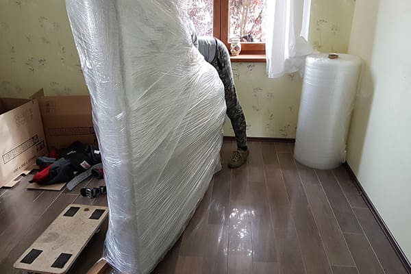 Упаковка мебели для переезда в Минске